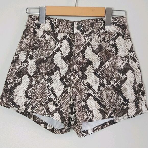 H&M high waist snakeskin pattern shorts 4 - Picture 2 of 11